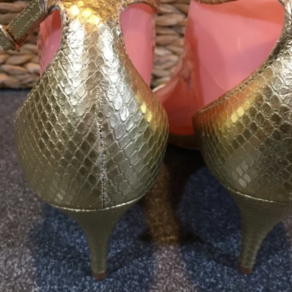 Lilly Pulitzer Gold “Natalie” Heels - Picture 9 of 15